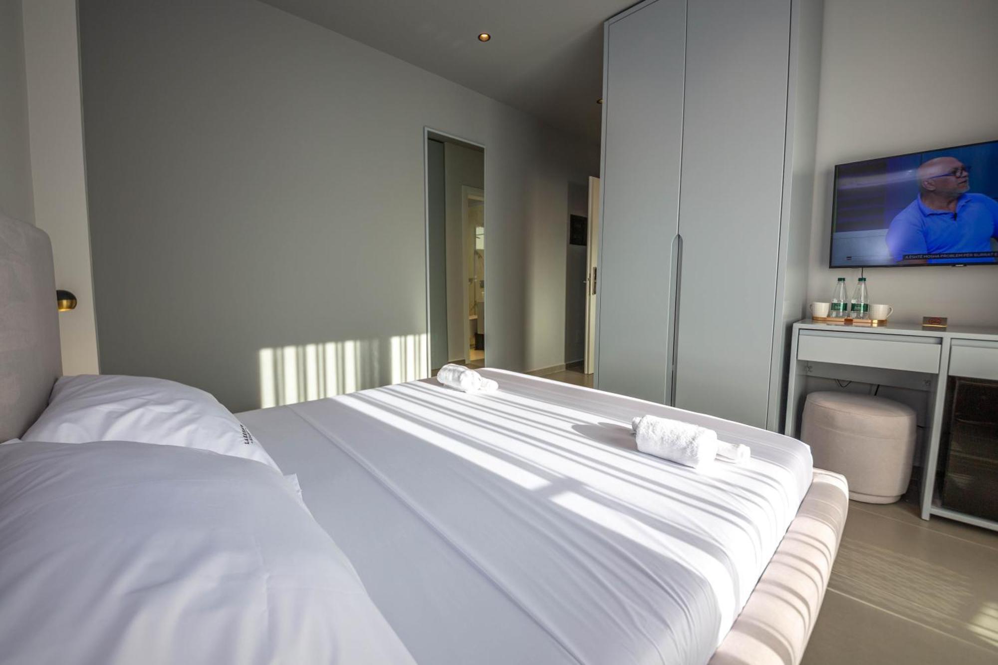 Lake View Rooms Ksamil Exterior photo