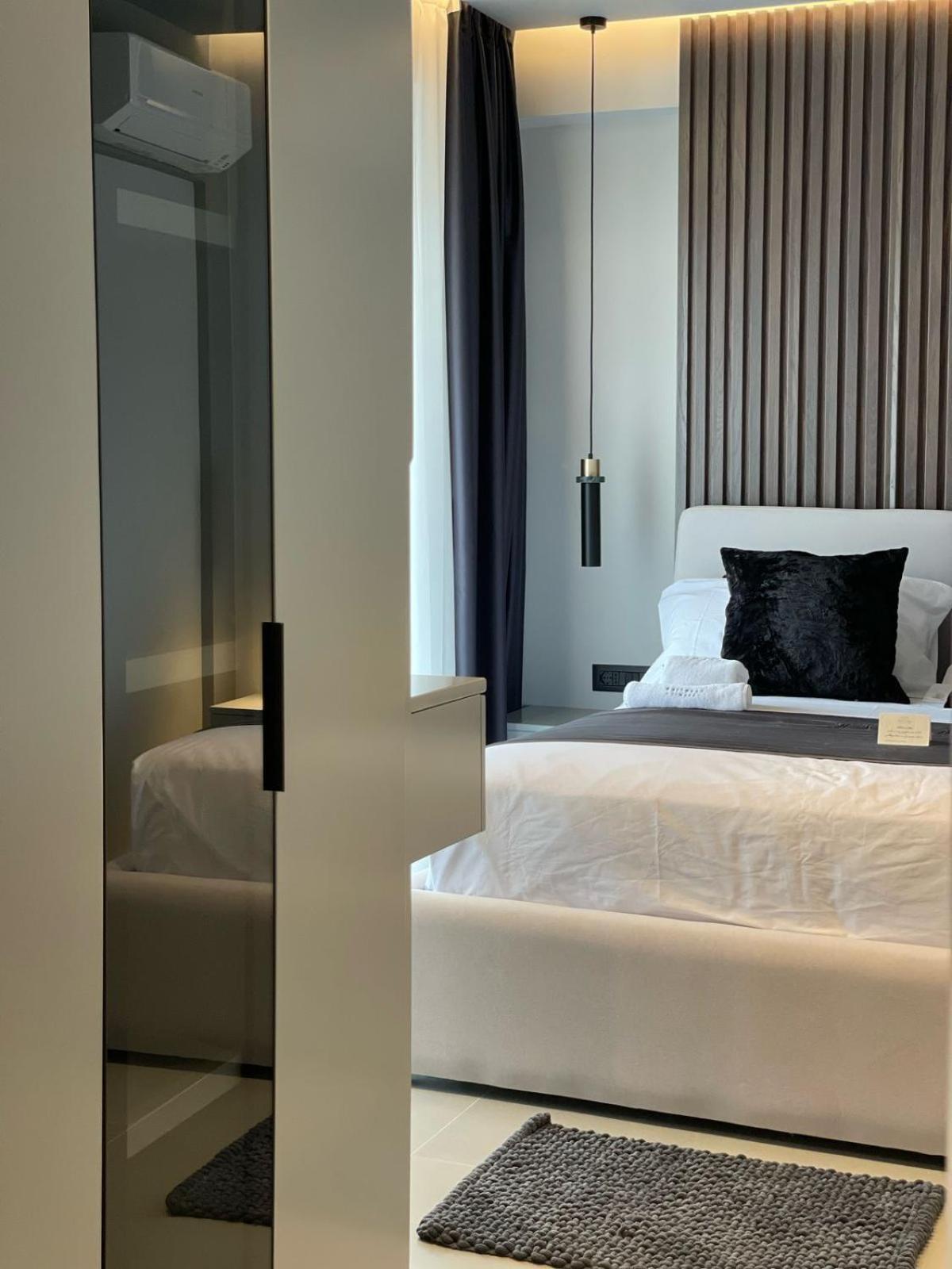 Lake View Rooms Ksamil Exterior photo